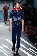 プラダ 2018年春夏コレクション - ミウッチャ監修SFコミックでタイムスリップ｜写真35