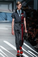 プラダ 2018年春夏コレクション - ミウッチャ監修SFコミックでタイムスリップ｜写真37