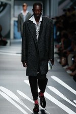 プラダ 2018年春夏コレクション - ミウッチャ監修SFコミックでタイムスリップ｜写真38