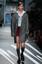 プラダ 2018年春夏コレクション - ミウッチャ監修SFコミックでタイムスリップ｜写真39