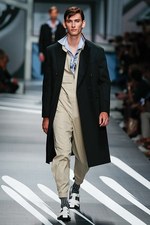 プラダ 2018年春夏コレクション - ミウッチャ監修SFコミックでタイムスリップ｜写真41