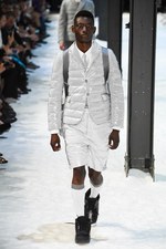 モンクレールガム・ブルー : MONCLER GAMME BLEU - ファッションプレス