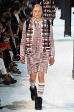 モンクレールガム・ブルー : MONCLER GAMME BLEU - ファッションプレス