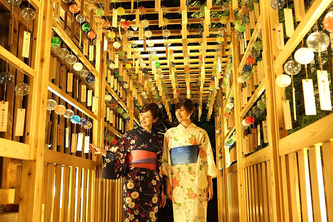  「川越氷川神社 縁むすび風鈴」を埼玉・川越氷川神社で - 縁むすび風鈴回廊や境内のライトアップ | 写真