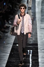 フェンディ 2018年春夏メンズコレクション -“ダブルF”の類まれなる存在感｜写真20