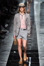 フェンディ 2018年春夏メンズコレクション -“ダブルF”の類まれなる存在感｜写真33
