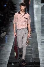 フェンディ 2018年春夏メンズコレクション -“ダブルF”の類まれなる存在感｜写真78