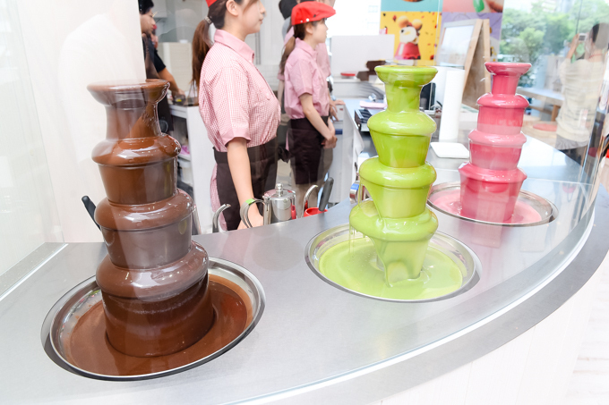 ピノフォンデュカフェ 東京 大阪オープン ピノアイスをチョコソースやマシュマロクリームでアレンジ ファッションプレス ピノフォンデュカフェ 東京 大阪オープン ピノアイスをチョコソースやマシュマロクリームでアレンジ ファッションプレス