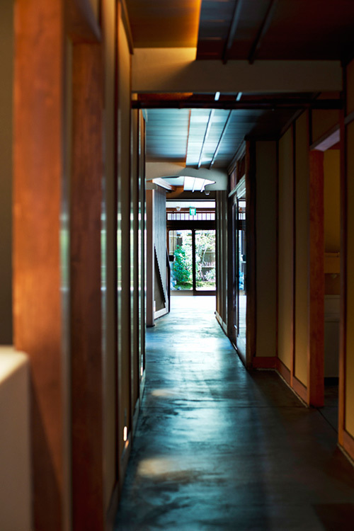 スターバックス”畳の間”でコーヒーを味わえる新店、京都・二寧坂の日本家屋にオープン｜写真2