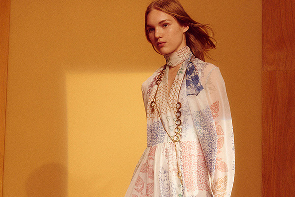 クロエ 2018年春コレクション - ボヘミアンやミリタリーをゆったりと優雅なスタイルに