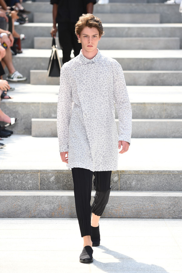 イッセイ ミヤケ メン(ISSEY MIYAKE MEN) 2018年春夏メンズコレクション シルエット - 写真22