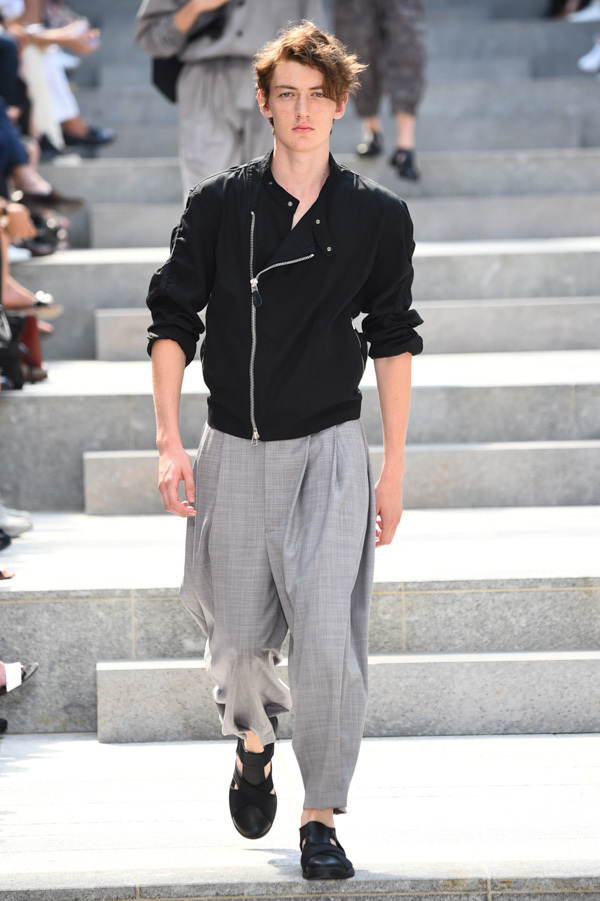 イッセイ ミヤケ メン(ISSEY MIYAKE MEN) 2018年春夏メンズコレクション シルエット - 写真37