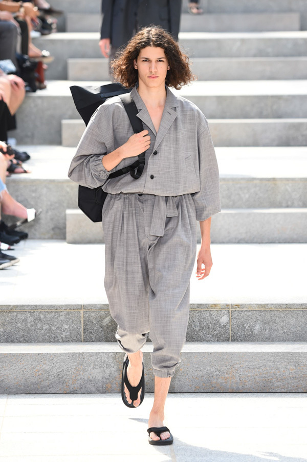 イッセイ ミヤケ メン(ISSEY MIYAKE MEN) 2018年春夏メンズコレクション シルエット - 写真38