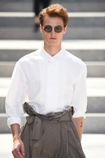 イッセイ ミヤケ メン 2018年春夏コレクション - 砂漠を旅する一人の男｜写真6