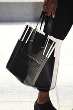 イッセイ ミヤケ メン 2018年春夏コレクション - 砂漠を旅する一人の男｜写真30