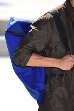 イッセイ ミヤケ メン 2018年春夏コレクション - 砂漠を旅する一人の男｜写真37