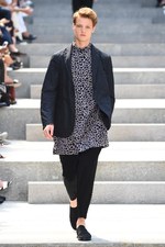 イッセイ ミヤケ メン 2018年春夏コレクション - 砂漠を旅する一人の男｜写真38