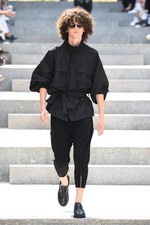 イッセイ ミヤケ メン 2018年春夏コレクション - 砂漠を旅する一人の男｜写真39