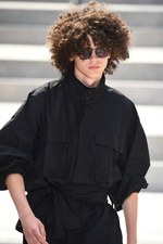 イッセイ ミヤケ メン 2018年春夏コレクション - 砂漠を旅する一人の男｜写真40