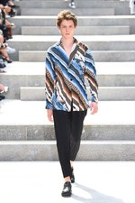 イッセイ ミヤケ メン 2018年春夏コレクション - 砂漠を旅する一人の男｜写真57