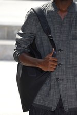 イッセイ ミヤケ メン 2018年春夏コレクション - 砂漠を旅する一人の男｜写真60