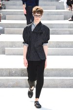 イッセイ ミヤケ メン 2018年春夏コレクション - 砂漠を旅する一人の男｜写真67