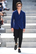 イッセイ ミヤケ メン 2018年春夏コレクション - 砂漠を旅する一人の男｜写真71