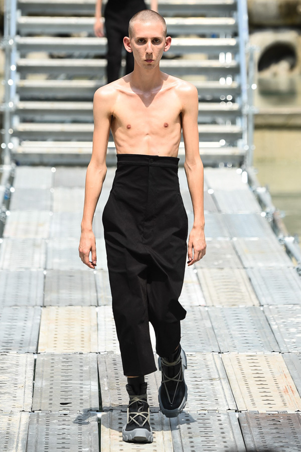 リック・オウエンス(Rick Owens) 2018年春夏メンズコレクション  - 写真12