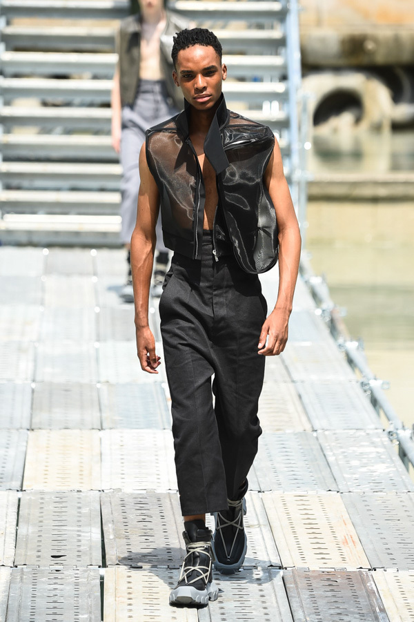 リック・オウエンス(Rick Owens) 2018年春夏メンズコレクション シルエット - 写真17