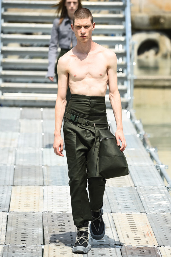 リック・オウエンス(Rick Owens) 2018年春夏メンズコレクション シルエット - 写真21