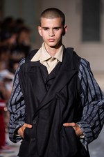 ヨウジヤマモト 2018年春夏メンズコレクション - 言葉とその絵が示すこと｜写真24