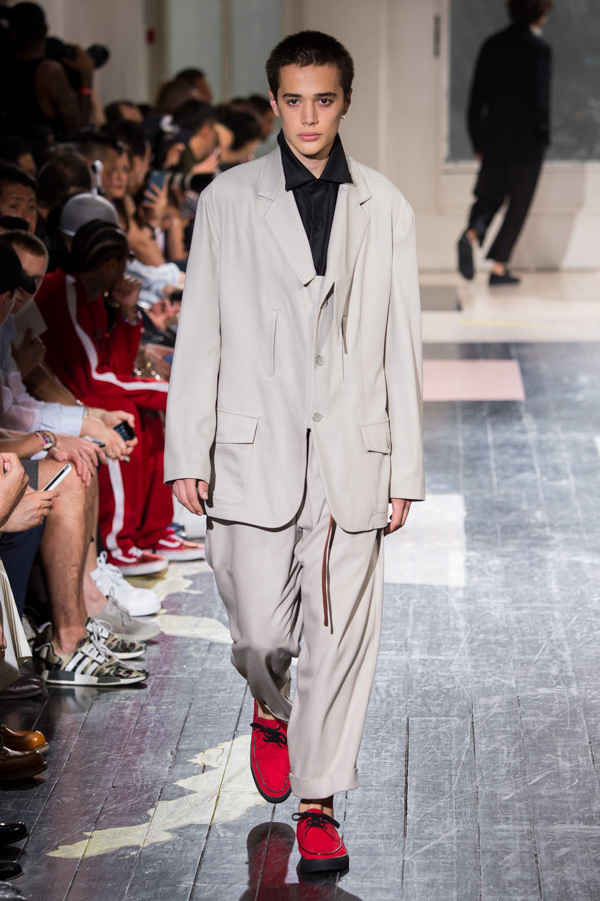 ヨウジヤマモト(Yohji Yamamoto) 2018年春夏メンズコレクション  - 写真18