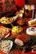 「パイレーツ」をイメージしたブッフェ、ニューオータニ幕張で - 海賊の食卓風の豪快なローストポーク｜写真1