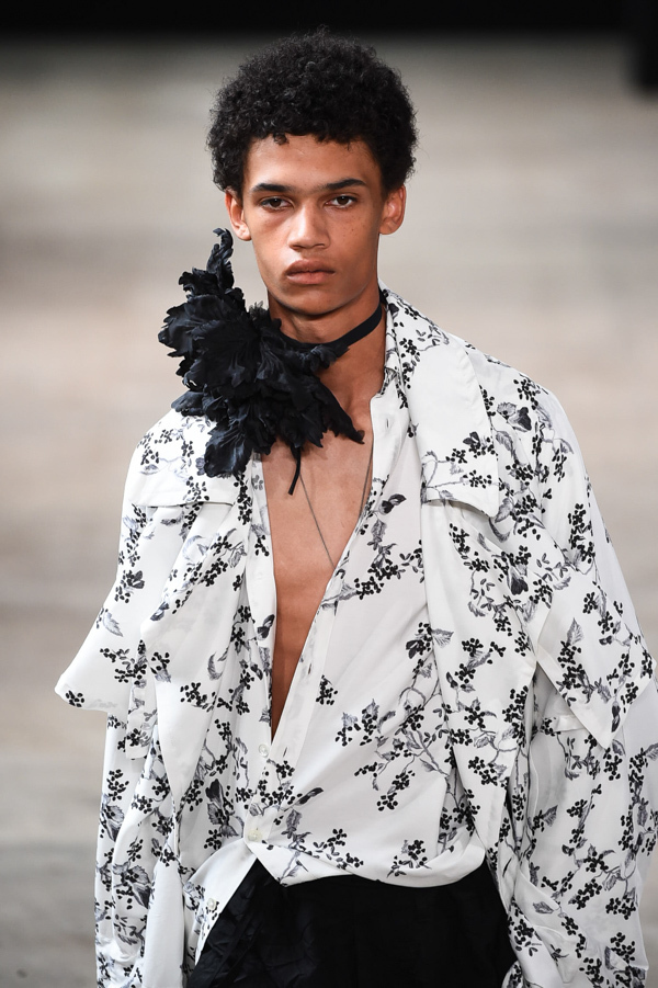 アン ドゥムルメステール(ANN DEMEULEMEESTER) 2018年春夏メンズコレクション  - 写真24