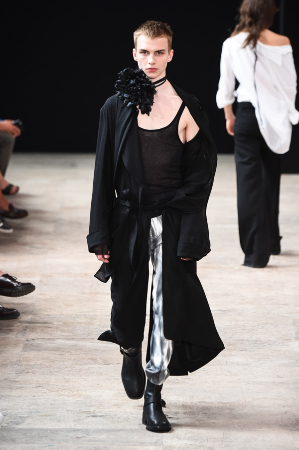 アン ドゥムルメステール(ANN DEMEULEMEESTER) 2018年春夏メンズコレクション シルエット - 写真16