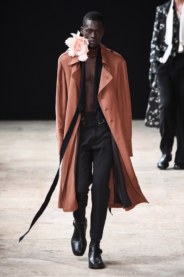 アン ドゥムルメステール(ANN DEMEULEMEESTER) 2018年春夏メンズコレクション  - 写真32