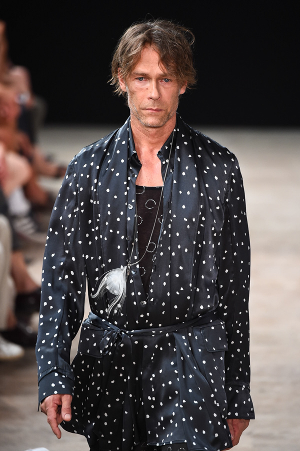 アン ドゥムルメステール(ANN DEMEULEMEESTER) 2018年春夏メンズコレクション  - 写真58