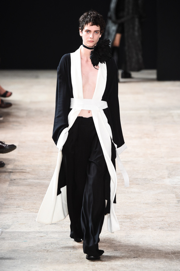 アン ドゥムルメステール(ANN DEMEULEMEESTER) 2018年春夏メンズコレクション  - 写真62