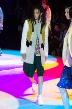 コム デ ギャルソン・オム プリュス 2018年春夏コレクション、“服の哲学”に触れるショータイム｜写真2