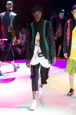 コム デ ギャルソン・オム プリュス 2018年春夏コレクション、“服の哲学”に触れるショータイム｜写真7