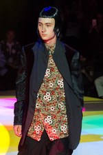 コム デ ギャルソン・オム プリュス 2018年春夏コレクション、“服の哲学”に触れるショータイム｜写真12