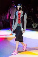 コム デ ギャルソン・オム プリュス 2018年春夏コレクション、“服の哲学”に触れるショータイム｜写真17