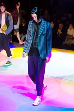 コム デ ギャルソン・オム プリュス 2018年春夏コレクション、“服の哲学”に触れるショータイム｜写真25