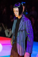 コム デ ギャルソン・オム プリュス 2018年春夏コレクション、“服の哲学”に触れるショータイム｜写真26