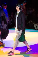 コム デ ギャルソン・オム プリュス 2018年春夏コレクション、“服の哲学”に触れるショータイム｜写真27