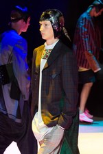 コム デ ギャルソン・オム プリュス 2018年春夏コレクション、“服の哲学”に触れるショータイム｜写真28