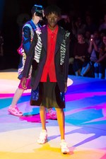 コム デ ギャルソン・オム プリュス 2018年春夏コレクション、“服の哲学”に触れるショータイム｜写真44