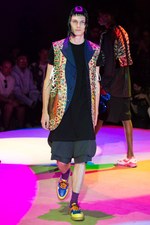 コム デ ギャルソン・オム プリュス 2018年春夏コレクション、“服の哲学”に触れるショータイム｜写真49