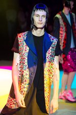 コム デ ギャルソン・オム プリュス 2018年春夏コレクション、“服の哲学”に触れるショータイム｜写真50