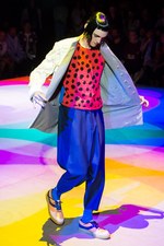 コム デ ギャルソン・オム プリュス 2018年春夏コレクション、“服の哲学”に触れるショータイム｜写真52